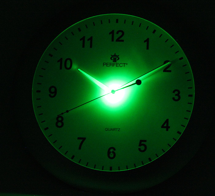 Циферблат электронные часы настенные. Светящиеся настенные часы. Циферблат с подсветкой. Настенные часы с подсветкой. Часы со светящимся циферблатом настенные.