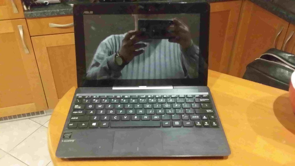 Asus T100, nie włącza się, laptop/tablet