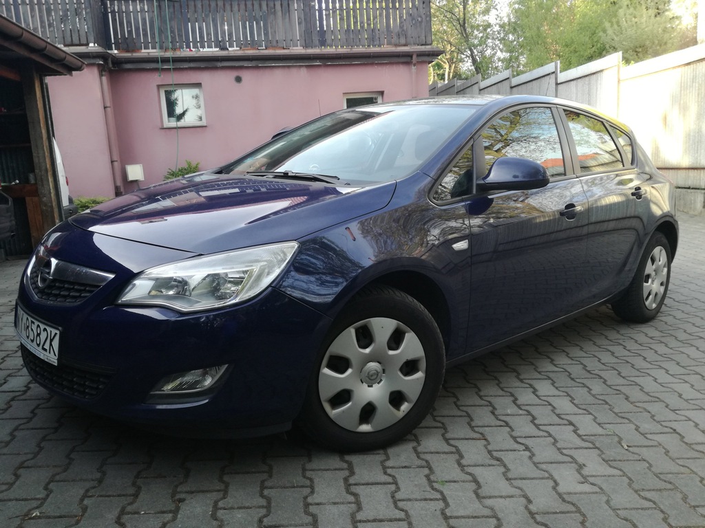 Opel astra salon