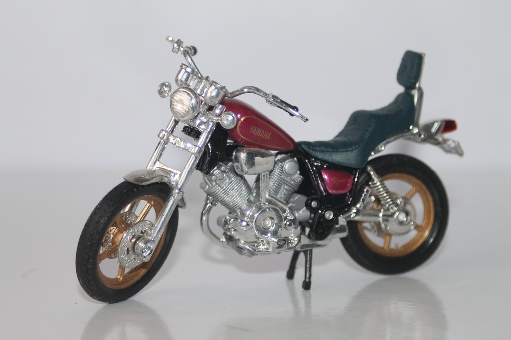 MAISTO- MOTOCYKL YAMAHA VIRAGO 1/18  