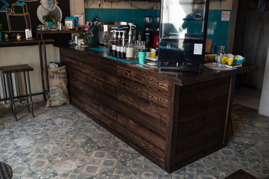 Barek do kawiarni - styl industrialny - jak nowe