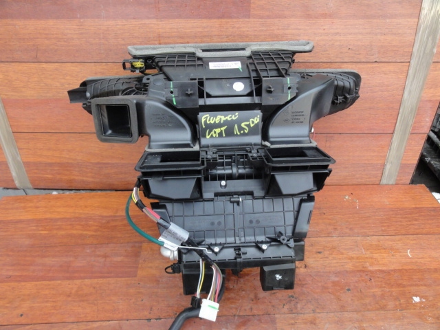 RENAULT FLUENCE 2014 LIFT NAGRZEWNICA 272703695R