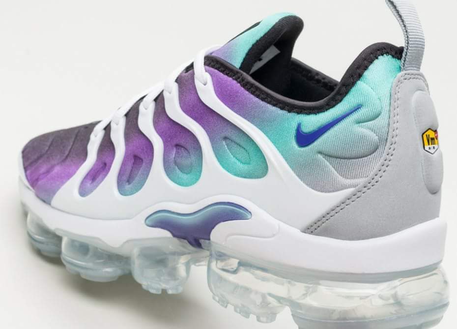 Nike air vapormax cheap plus white fierce purple