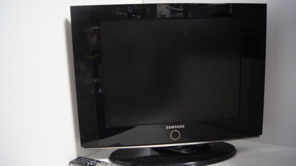 TELEWIZOR SAMSUNG 20 CALI LE20SB1B   PILOT