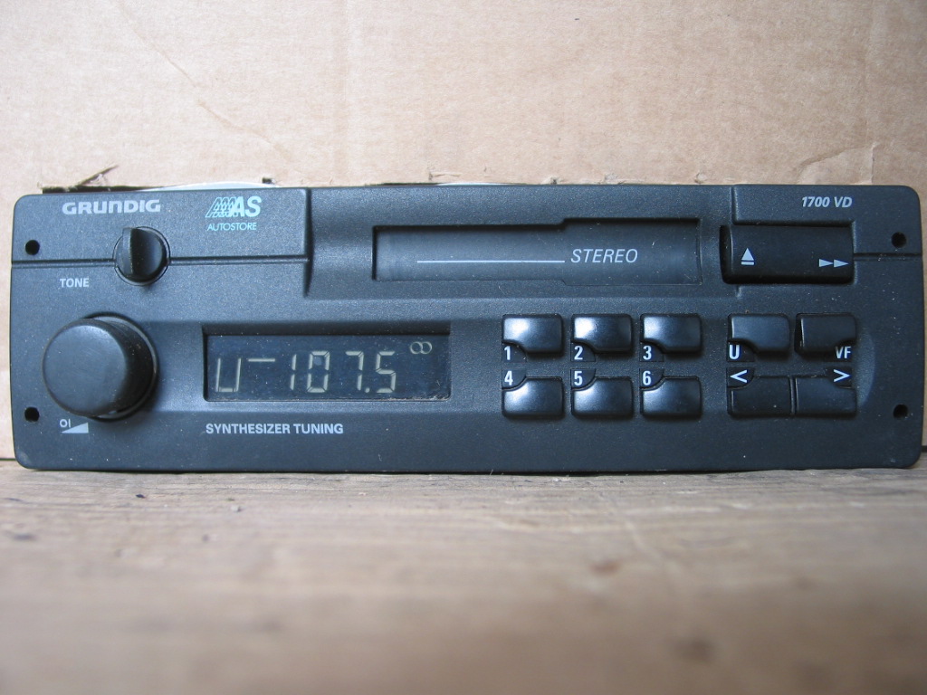 radio samochodowe grundig 1700VD