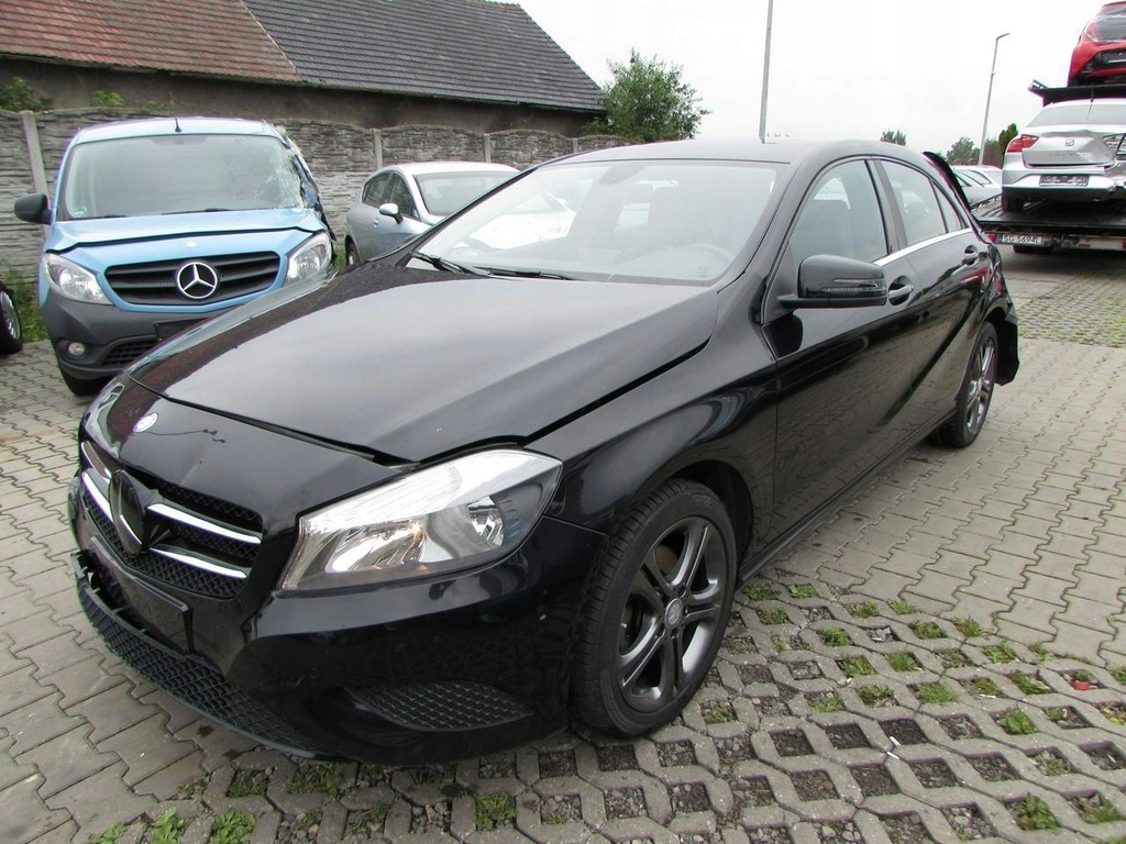 Mercedes A 180 W176 Style 1.5 i 109KM