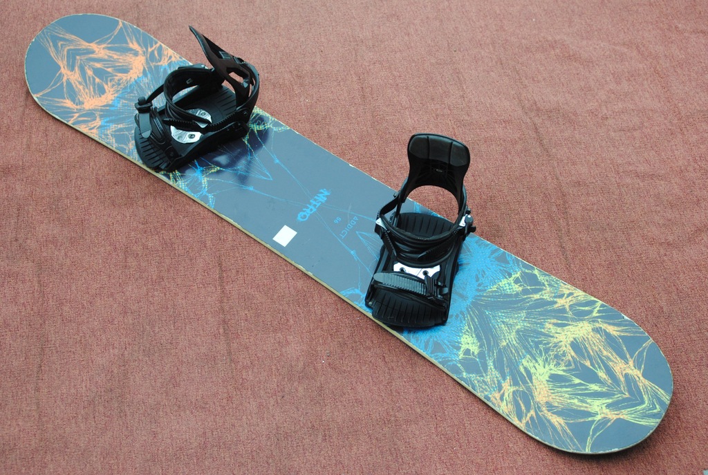 DESKA SNOWBOARDOWA NITRO ADDICT 156 + WIĄZANIA 