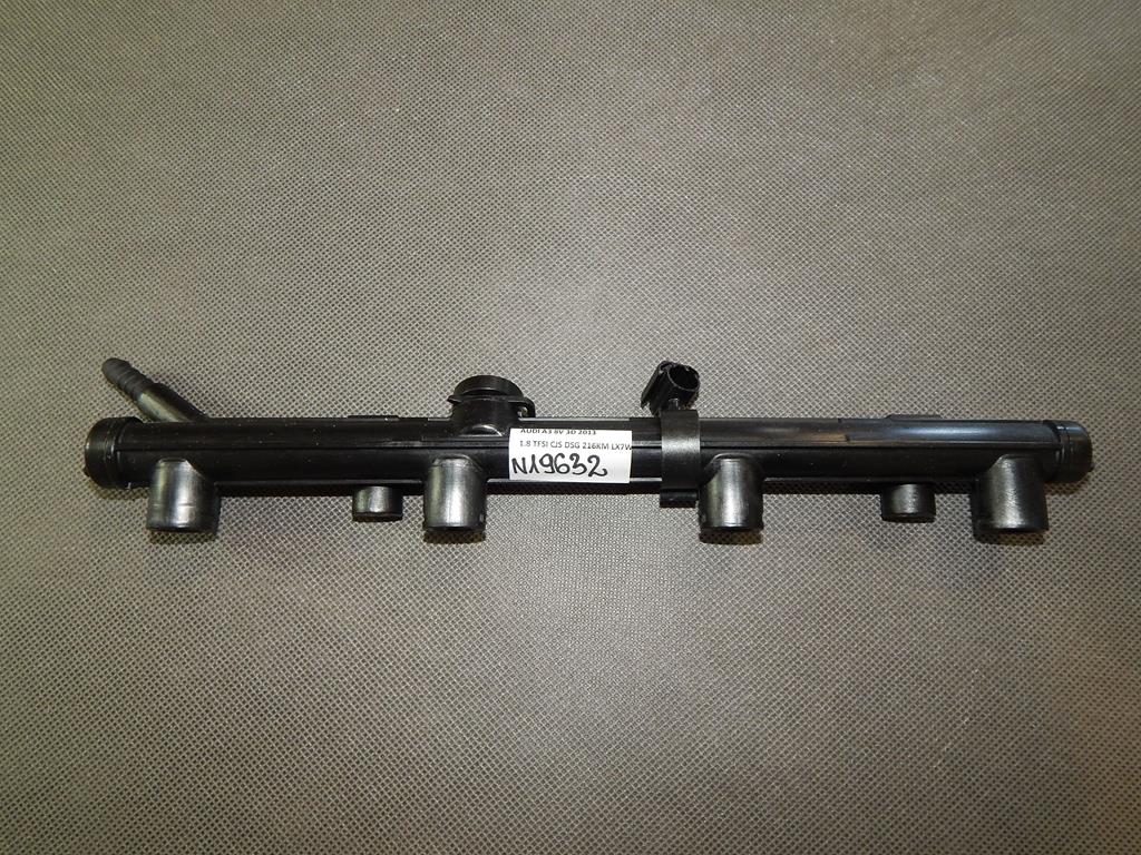 AUDI A3 8V 1.8 TFSI INJECTION RAIL 06K133681A