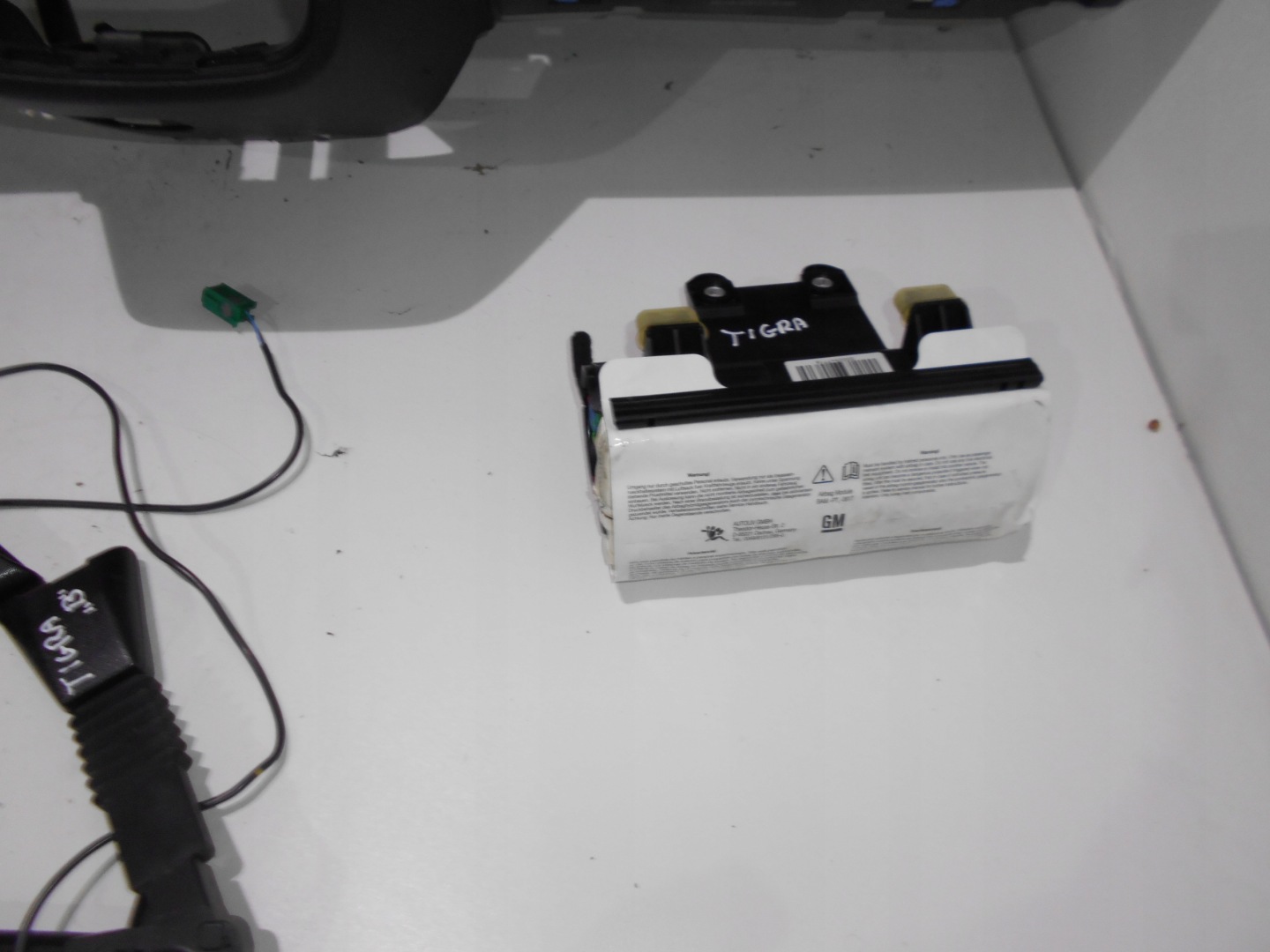 OPEL TIGRA B dashboard panel airbags airbag adjusters 06r