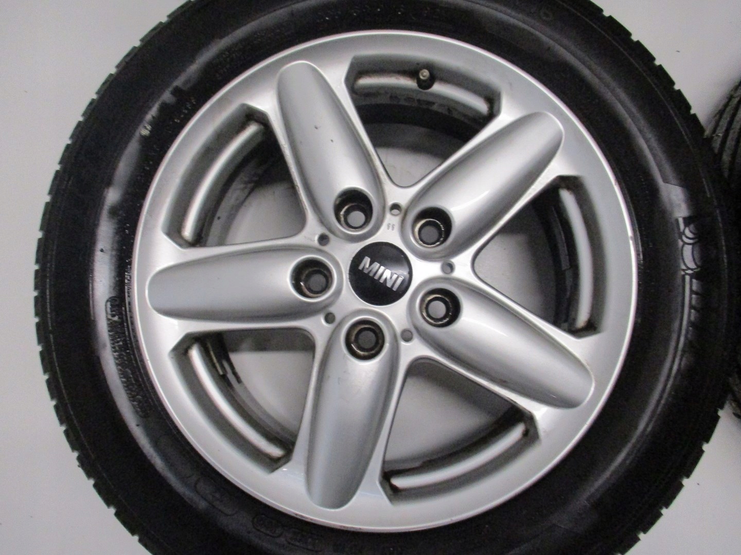 wheels discs tyres Mini Countryman R16