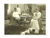 Pocztówka - Rodzina, herbatka w ogrodzie i króliki / Jawa, 1902