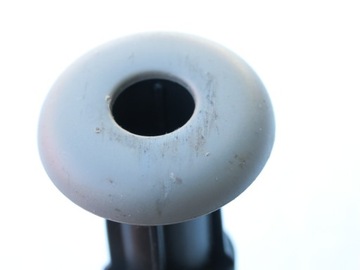 фото thumb №3, Втулка підголівник перед vw passat b6