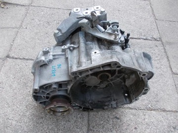 Коробка передач коробки передач golf v passat b6 1.9 hdv фото №1