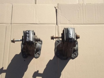Jeep 2009 grand cherokee 4.7 bracket cushion fasteners, фото