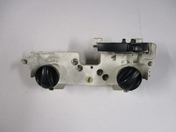 Toyota yaris 99-03r панель вентиляции 758277 758649, фото