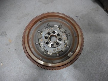VW AUDI ДВУХМАССОВОЕ КОЛЕСО 06J105266R