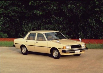 Mazda 626 Sedan GA 1978-1982 maska pokrywa silnika