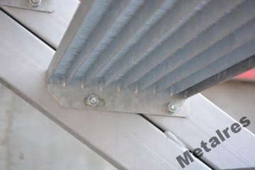 Металлические ступени Wema 800х270 с оцинкованной решеткой