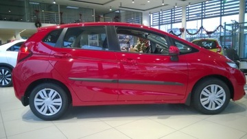 Боковые молдинги автомобиля HONDA JAZZ IV 2015-2020 гг.