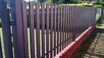 Furtka, brama przesuwna sztachetowa, montaż TREBOR