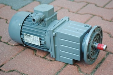 Motoreduktor kołnierzowy 0.37kw 126obr/min. LENZE