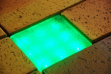 ZESTAW 16 X ŚWIECĄCA KOSTKA BRUKOWA LED 10x20 x6cm