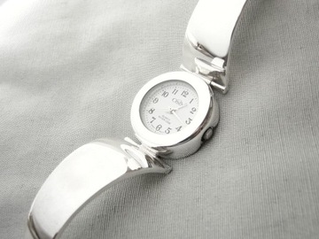 ZE SREBRA 925 MARKOWY ZEGAREK OSIN JUBILER ETUI