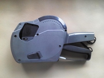 ПРОЧНАЯ, ПЛОТНАЯ, СЕРАЯ, ДВУХРЯДНАЯ ЭТИКЕТИРОВОЧНАЯ МАШИНА, K 2260 ЭТИКЕТИРОВОЧНАЯ МАШИНА