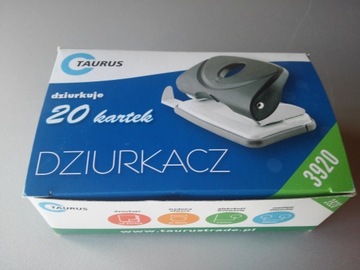 Dziurkacz do 20 kartek z listwą 3920 czarny