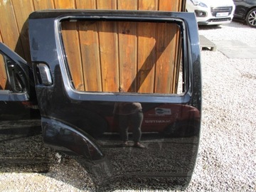 DVEŘE PRAVÉ ZADNÍ DO NISSAN PATHFINDER 2011