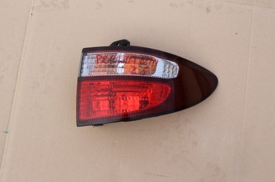 Toyota previa ii 2 лампа задняя правая фото №1