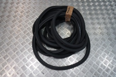 Прокладка ущільнювачі двері porsche macan фото №1