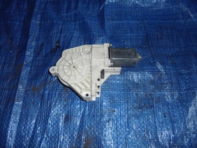 Моторчик скло правий перед audi 8t0959802b фото №1