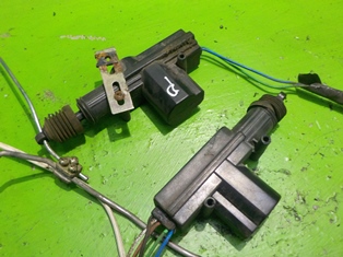 Saudi 80 привід центрального замка лівий фото №1