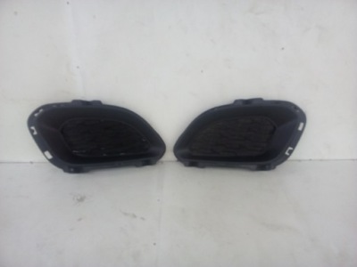 Kia rio iv решітка бампера фото №1