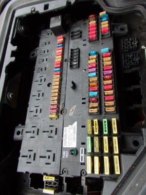 Volvo fh fm 12 молдинг запобіжників реле фото №1