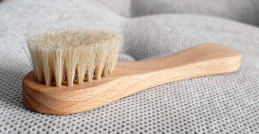 Szczoteczka do masażu twarzy w naturalnego włosia