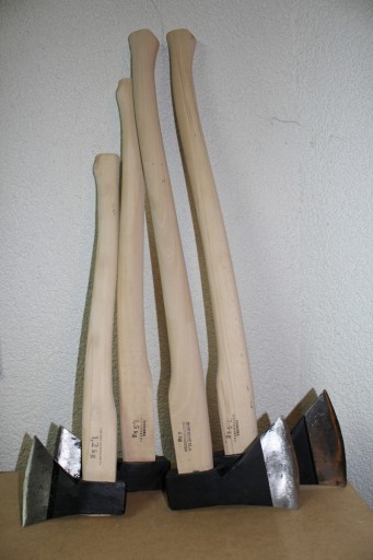 SIEKIERA GOSPODARCZA 1,5 kg OPRAWNA KUTA