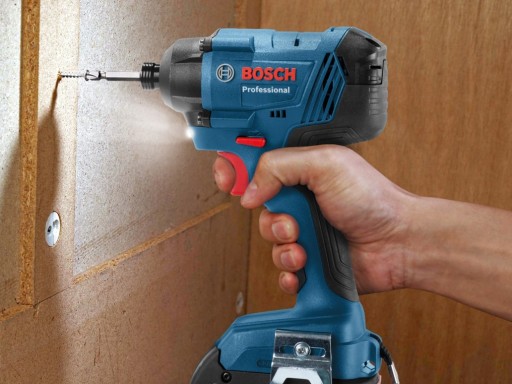 УДАРНАЯ ОТВЕРТКА BOSCH GDR 180-LI, чемодан 2x2 Ач