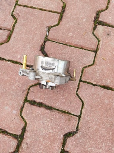 Вакуумний насос Opel Astra IV J Insignia 2.0 55571411