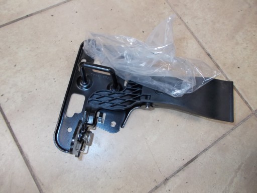 Замок болт капота AUDI A4 B8 A5 8t0823480 новий *