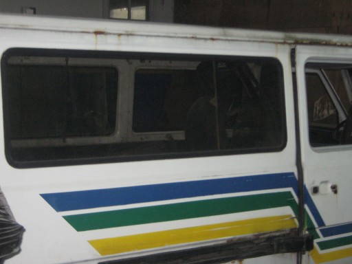 ЗАДНЄ БОКОВЕ СКЛО MERCEDES MB 100 MAX