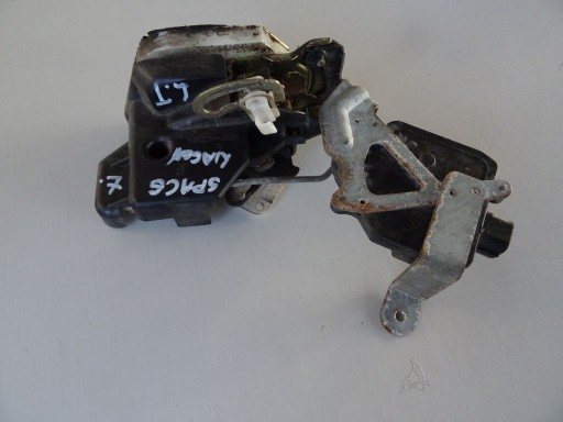 Mitsubishi Space Wagon III lock door left rear part