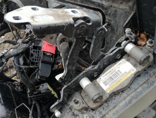 Петля капота лівий картридж 040 MERCEDES W207 2009-