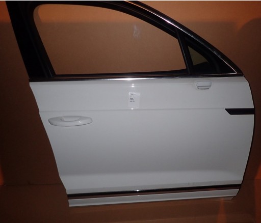 DW TOUAREG 3-ДВЕРНЫЙ ПЕРЕДНИЙ СПРАВА LC9A