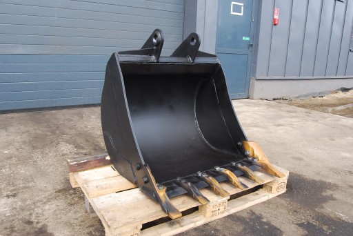 КОВШ ДЛЯ ЭКСКАВАТОРА 3CX 4CX VOLVO BL 71 NEW HOLLAND