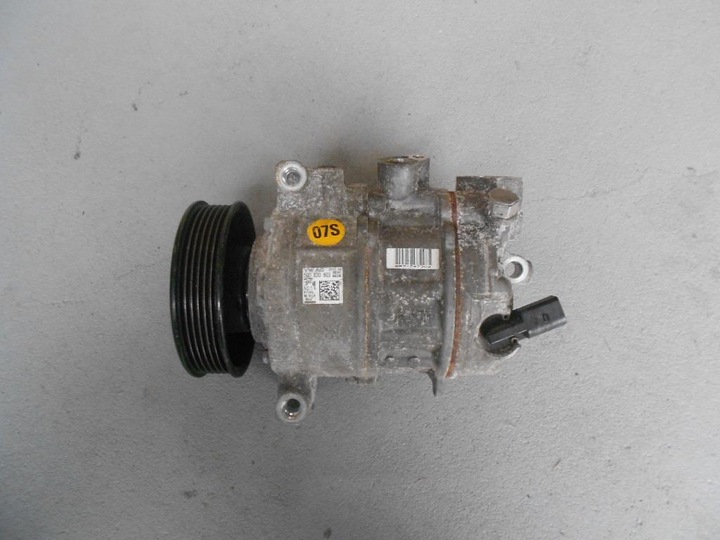 VOLKSWAGEN WITH 5Q0820803 COMPRESSOR AIR CONDITIONER photo 1 - milautoparts-fr.ukrlive.com