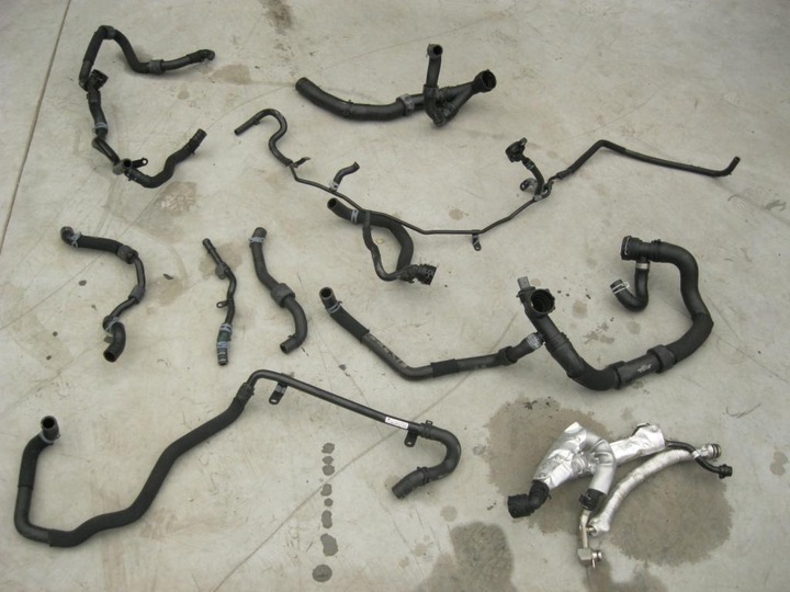 AUDI TT 8S BUSE FIL BRANCHE DE TUYAU EAUX 5Q0122101CG photo 1 - milautoparts-fr.ukrlive.com