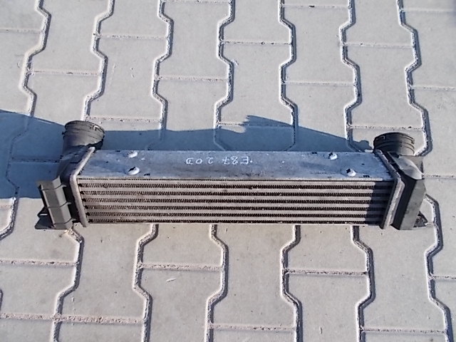 BMW 1 E87 2.0 D RADIATOR AIR INTERCOOLER photo 1 - milautoparts-fr.ukrlive.com