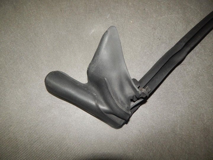 AUDI RS5 8T JOINT D'ÉTANCHÉITÉ VITRES DROITE 8F0839480